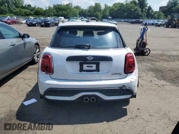✅ 2024 MINI Hardtop 4 Door Cooper S • VIN: WMW53DK04R2U84853 • Lot: 61779785. Wystawiony na Copart z przebiegiem 15 231 mil. Bezpłatny archiwum sprzedaży aukcyjnych z USA i szczegółowy raport historii pojazdu na DreamBid. Zdjęcie 6.