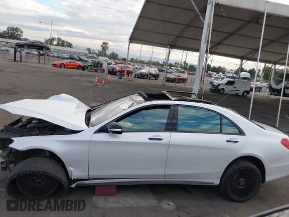 ✅ 2016 Mercedes-Benz S 550 • VIN: WDDUG8CB6GA221010 • Lot: 43657328. Listed on IAAI with Not provided. Free auction sales archive from the USA and detailed vehicle history report at DreamBid. Image 14.