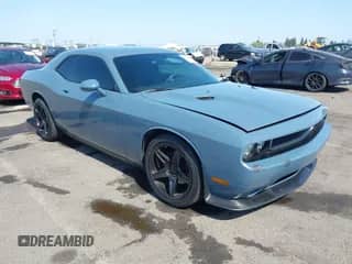 2014 Dodge Challenger SXT 100th Anniversary z VIN 2C3CDYAG1EH289991, wystawiony jako IAAI lot #42419468 z przebiegiem 164 799 mil mil oraz . Historia ofert i sprzedaży dostępna na DreamBid. Obrazek 1.