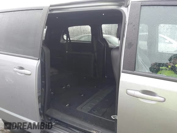 ✅ 2020 Dodge Grand Caravan SXT • VIN: 2C4RDGCG6LR228043 • Лот: 43783580. Опубликован ранее на IAAI с пробегом 209 393 миль. Бесплатный доступ к архиву аукционных продаж из США и подробный отчёт об истории автомобиля на DreamBid. Изображение 8.