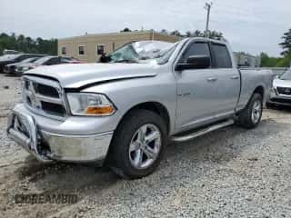 2010 Dodge 1500 ST z VIN 1D7RB1GP2AS101563, wystawiony jako Copart lot #51295654 z przebiegiem 244 663 mil mil oraz Szkoda całkowita • Salvage title. Historia ofert i sprzedaży dostępna na DreamBid. Obrazek 1.