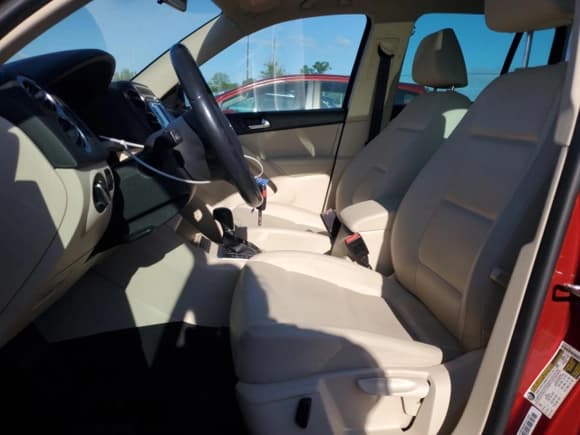 ✅ 2013 Volkswagen Tiguan S • VIN: WVGAV3AX8DW095845 • Лот: 57682605. Опубликован ранее на Copart с пробегом 94 038 миль. Бесплатный доступ к архиву аукционных продаж из США и подробный отчёт об истории автомобиля на DreamBid. Изображение 7.