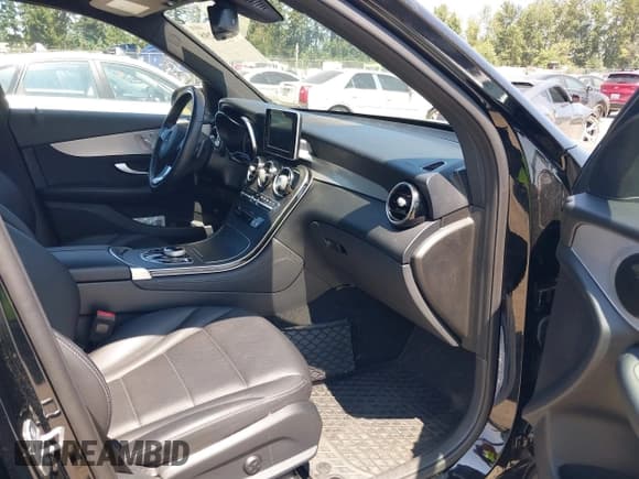 ✅ 2019 Mercedes-Benz GLC 300 • VIN: WDC0G4KB9KV136855 • Лот: 42722298. Опубликован ранее на IAAI с пробегом 31 837 миль. Бесплатный доступ к архиву аукционных продаж из США и подробный отчёт об истории автомобиля на DreamBid. Изображение 5.