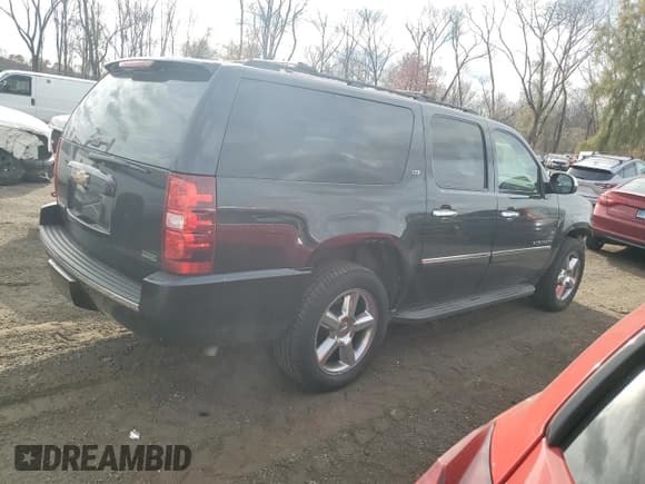 ✅ 2011 Chevrolet Suburban LTZ • VIN: 1GNSKKE33BR298566 • Lot: 91773575. Listed on Copart with 146,486 mi. Free auction sales archive from the USA and detailed vehicle history report at DreamBid. Image 3.