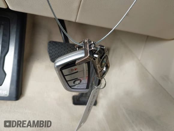 ✅ 2016 BMW 7 Series 750i • VIN: WBA7F0C57GGL99749 • Lot: 43358905. Wystawiony na IAAI z przebiegiem 116 351 mil. Bezpłatny archiwum sprzedaży aukcyjnych z USA i szczegółowy raport historii pojazdu na DreamBid. Zdjęcie 11.