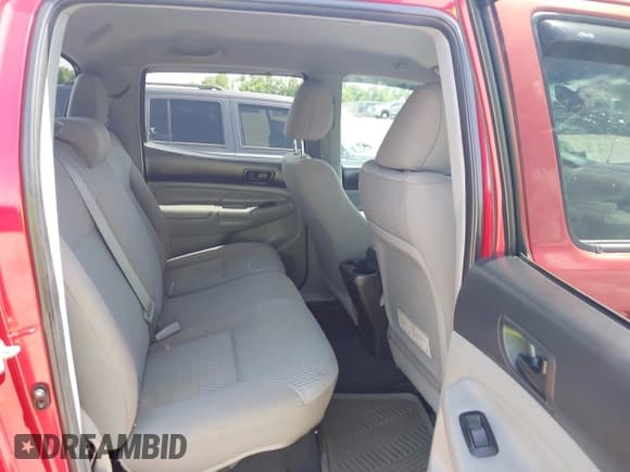 ✅ 2014 Toyota Tacoma • VIN: 3TMLU4EN1EM164374 • Lot: 42713470. Listed on IAAI with 117,653 mi. Free auction sales archive from the USA and detailed vehicle history report at DreamBid. Image 8.
