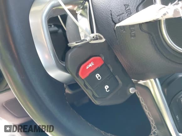 ✅ 2020 Jeep Gladiator Overland • VIN: 1C6HJTFGXLL180622 • Lot: 42565601. Listed on IAAI with 63,738 mi. Free auction sales archive from the USA and detailed vehicle history report at DreamBid. Image 11.