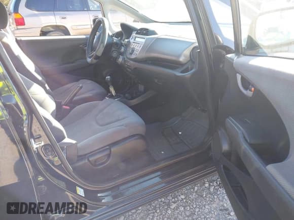 ✅ 2010 Honda Fit • VIN: JHMGE8G25AS020772 • Lot: 43708105. Listed on IAAI with 194,411 mi. Free auction sales archive from the USA and detailed vehicle history report at DreamBid. Image 5.