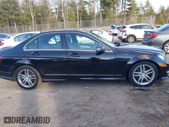 ✅ 2013 Mercedes-Benz C 300 Sport • VIN: WDDGF8AB1DR280823 • Lot: 43692645. Listed on IAAI with 170,469 mi. Free auction sales archive from the USA and detailed vehicle history report at DreamBid. Image 14.