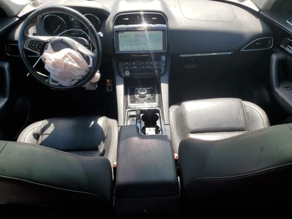 ✅ 2019 Jaguar F-Pace 25t Prestige • VIN: SADCK2GX2KA391577 • Lot: 81089865. Listed on Copart with 78,198 mi. Free auction sales archive from the USA and detailed vehicle history report at DreamBid. Image 8.