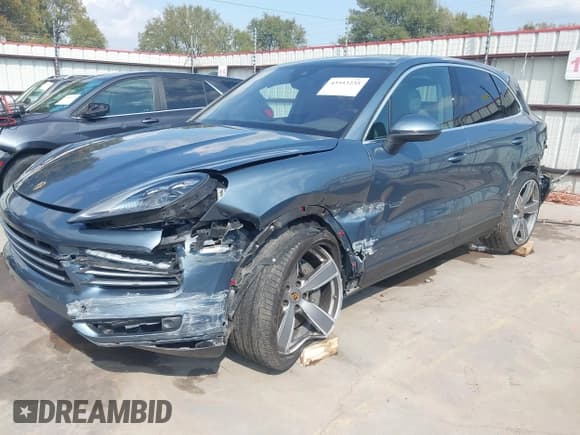 ✅ 2019 Porsche Cayenne S • VIN: WP1AB2AY0KDA65228 • Lot: 43553235. Listed on IAAI with 30,441 mi. Free auction sales archive from the USA and detailed vehicle history report at DreamBid. Image 2.