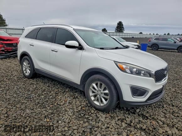 ✅ 2017 Kia Sorento LX • VIN: 5XYPG4A57HG196696 • Lot: 96345975. Listed on Copart with 83,257 mi. Free auction sales archive from the USA and detailed vehicle history report at DreamBid. Image 4.