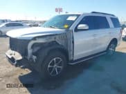 ✅ 2018 Ford Expedition XLT • VIN: 1FMJU1HT7JEA27855 • Lot: 43550427. Wystawiony na IAAI z przebiegiem 111 998 mil. Bezpłatny archiwum sprzedaży aukcyjnych z USA i szczegółowy raport historii pojazdu na DreamBid. Zdjęcie 18.