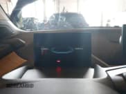 ✅ 2015 BMW i3 • VIN: WBY1Z2C5XFV556131 • Lot: 42050070. Wystawiony na IAAI z przebiegiem 60 889 mil. Bezpłatny archiwum sprzedaży aukcyjnych z USA i szczegółowy raport historii pojazdu na DreamBid. Zdjęcie 7.