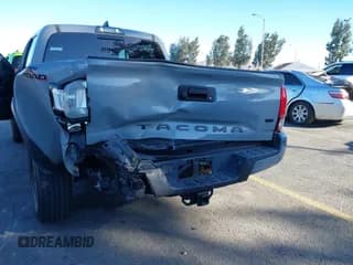 ✅ 2019 Toyota Tacoma SR5 • VIN: 3TMAZ5CN5KM105812 • Lot: 43571777. Wystawiony na IAAI z przebiegiem 159 595 mil. Bezpłatny archiwum sprzedaży aukcyjnych z USA i szczegółowy raport historii pojazdu na DreamBid. Zdjęcie 6.