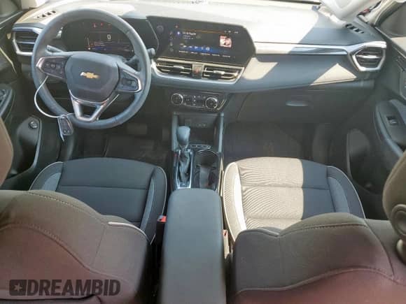 ✅ 2025 Chevrolet TrailBlazer LT • VIN: KL79MPSL1SB007653 • Лот: 80926695. Размещён на Copart с пробегом 13 906 миль миль. Получите бесплатный доступ к архиву аукционных продаж из США и посмотрите подробный отчёт об истории автомобиля на DreamBid. Изображение 8.