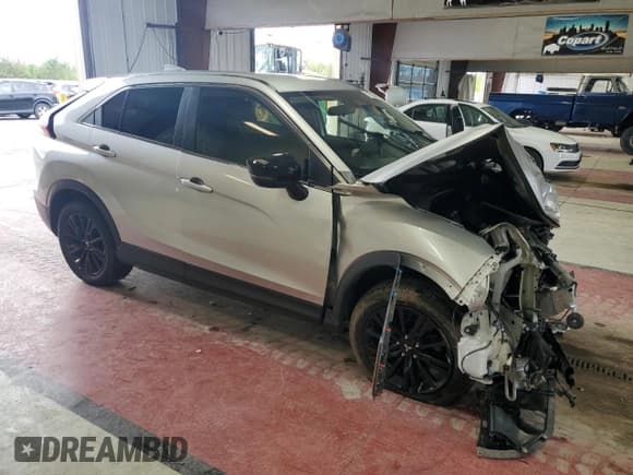 ✅ 2023 Mitsubishi Eclipse Cross LE • VIN: JA4ATVAA7PZ052094 • Lot: 71623595. Wystawiony na Copart z przebiegiem 21 764 mil. Bezpłatny archiwum sprzedaży aukcyjnych z USA i szczegółowy raport historii pojazdu na DreamBid. Zdjęcie 4.