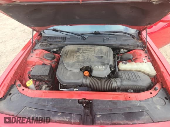 ✅ 2015 Dodge Challenger SXT Plus • VIN: 2C3CDZBG6FH911183 • Lot: 87022375. Wystawiony na Copart z przebiegiem Nie podano. Bezpłatny archiwum sprzedaży aukcyjnych z USA i szczegółowy raport historii pojazdu na DreamBid. Zdjęcie 11.