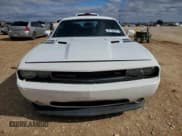 ✅ 2013 Dodge Challenger R/T Classic • VIN: 2C3CDYBT7DH699916 • Lot: 87728405. Wystawiony na Copart z przebiegiem 181 600 mil. Bezpłatny archiwum sprzedaży aukcyjnych z USA i szczegółowy raport historii pojazdu na DreamBid. Zdjęcie 5.