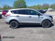 ✅ 2017 Ford Escape SE • VIN: 1FMCU9G93HUB34575 • Lot: 42279592. Wystawiony na IAAI z przebiegiem 71 904 mil. Bezpłatny archiwum sprzedaży aukcyjnych z USA i szczegółowy raport historii pojazdu na DreamBid. Zdjęcie 14.