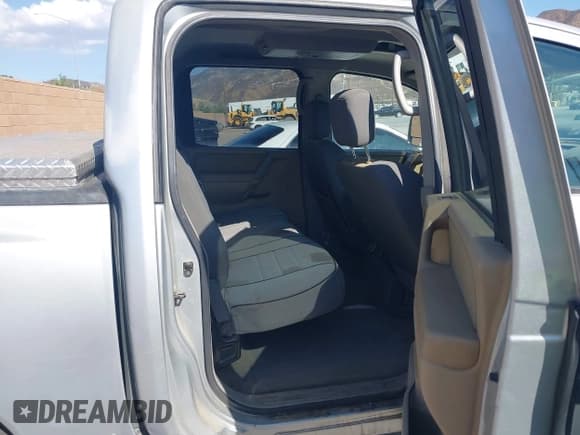 ✅ 2004 Nissan Titan SE • VIN: 1N6AA07B24N559046 • Лот: 43141004. Опубликован ранее на IAAI с пробегом 205 867 миль. Бесплатный доступ к архиву аукционных продаж из США и подробный отчёт об истории автомобиля на DreamBid. Изображение 8.