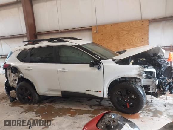 ✅ 2025 Nissan Rogue SV • VIN: 5N1BT3BB3SC774269 • Lot: 43556184. Listed on IAAI with 45,425 mi. Free auction sales archive from the USA and detailed vehicle history report at DreamBid. Image 12.