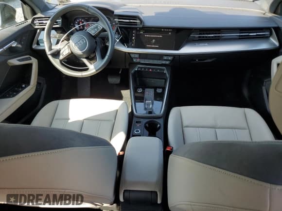 ✅ 2024 Audi A3 Premium • VIN: WAUGUDGY2RA121851 • Лот: 68086495. Опубликован ранее на Copart с пробегом 7 693 миль. Бесплатный доступ к архиву аукционных продаж из США и подробный отчёт об истории автомобиля на DreamBid. Изображение 8.