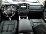 ✅ 2022 Nissan Titan Platinum Reserve • VIN: 1N6AA1FB2NN103718 • Lot: 86591404. Wystawiony na Copart z przebiegiem 25 706 mil. Bezpłatny archiwum sprzedaży aukcyjnych z USA i szczegółowy raport historii pojazdu na DreamBid. Zdjęcie 8.