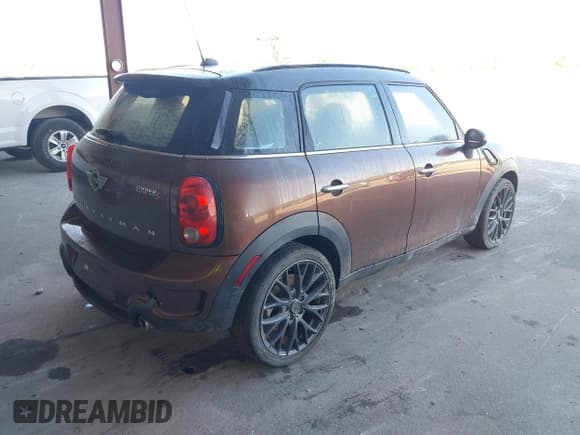 ✅ 2016 MINI Countryman S • VIN: WMWZC3C52GWT07990 • Лот: 43750565. Опубликован ранее на IAAI с пробегом 101 372 миль. Бесплатный доступ к архиву аукционных продаж из США и подробный отчёт об истории автомобиля на DreamBid. Изображение 4.