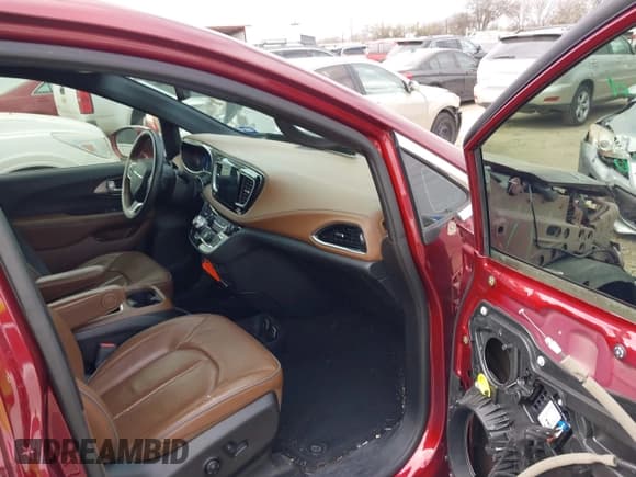 ✅ 2020 Chrysler Pacifica Hybrid Limited • VIN: 2C4RC1N71LR183414 • Лот: 41504790. Опубликован ранее на IAAI с пробегом 71 676 миль. Бесплатный доступ к архиву аукционных продаж из США и подробный отчёт об истории автомобиля на DreamBid. Изображение 5.