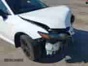 2022 Toyota Camry SE z VIN 4T1T11AK9NU076179, wystawiony jako IAAI lot #42781387 z przebiegiem 64 450 mil mil oraz . Historia ofert i sprzedaży dostępna na DreamBid. Obrazek 18.