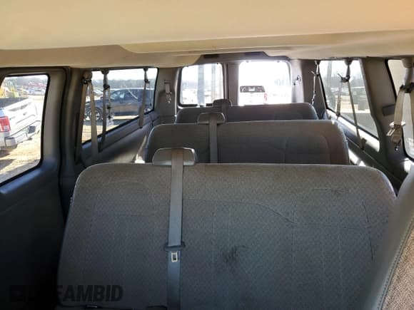 ✅ 2018 Chevrolet Express Passenger LT • VIN: 1GAZGPFG1J1320173 • Lot: 45585895. Wystawiony na Copart z przebiegiem 202 040 mil. Bezpłatny archiwum sprzedaży aukcyjnych z USA i szczegółowy raport historii pojazdu na DreamBid. Zdjęcie 10.