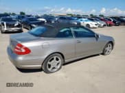 ✅ 2005 Mercedes-Benz CLK 500 • VIN: WDBTK75J75F147923 • Lot: 53743485. Wystawiony na Copart z przebiegiem 181 045 mil. Bezpłatny archiwum sprzedaży aukcyjnych z USA i szczegółowy raport historii pojazdu na DreamBid. Zdjęcie 3.