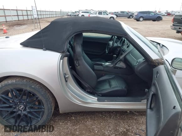 ✅ 2007 Pontiac Solstice • VIN: 1G2MB35B97Y132732 • Lot: 43396988. Wystawiony na IAAI z przebiegiem 86 648 mil. Bezpłatny archiwum sprzedaży aukcyjnych z USA i szczegółowy raport historii pojazdu na DreamBid. Zdjęcie 5.