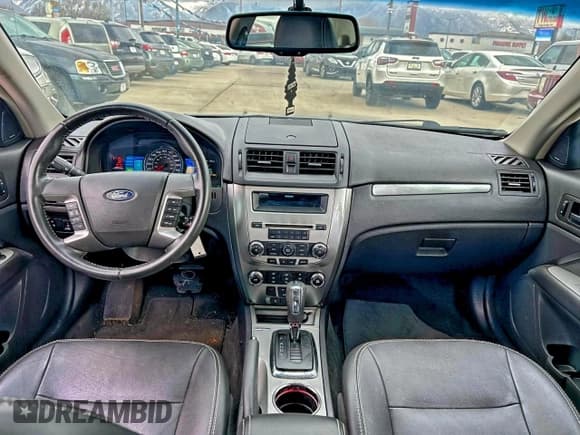 ✅ 2010 Ford Fusion Hybrid • VIN: 3FADP0L36AR423269 • Lot: 95870955. Wystawiony na Copart z przebiegiem 48 855 mil. Bezpłatny archiwum sprzedaży aukcyjnych z USA i szczegółowy raport historii pojazdu na DreamBid. Zdjęcie 9.