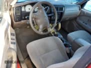 ✅ 2001 Toyota Tacoma PreRunner • VIN: 5TESN92NX1Z846886 • Lot: 52961165. Wystawiony na Copart z przebiegiem 311 509 mil. Bezpłatny archiwum sprzedaży aukcyjnych z USA i szczegółowy raport historii pojazdu na DreamBid. Zdjęcie 8.