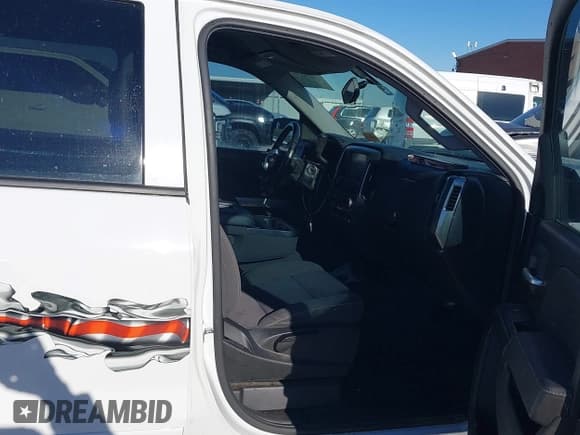 ✅ 2018 Chevrolet Silverado 1500 LT • VIN: 3GCPCREC2JG163338 • Lot: 43656262. Wystawiony na IAAI z przebiegiem 110 223 mil. Bezpłatny archiwum sprzedaży aukcyjnych z USA i szczegółowy raport historii pojazdu na DreamBid. Zdjęcie 5.