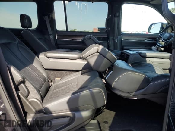 ✅ 2023 Jeep Grand Wagoneer Series II • VIN: 1C4SJSFP1PS529767 • Лот: 57416505. Опубликован ранее на Copart с пробегом 62 927 миль. Бесплатный доступ к архиву аукционных продаж из США и подробный отчёт об истории автомобиля на DreamBid. Изображение 11.