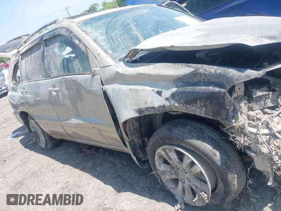 ✅ 2006 Toyota Highlander • VIN: JTEDW21A360007757 • Lot: 42026760. Listed on IAAI with Not provided. Free auction sales archive from the USA and detailed vehicle history report at DreamBid. Image 13.