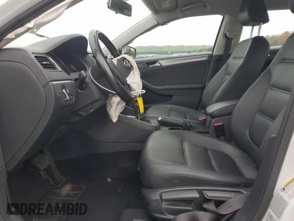 ✅ 2017 Volkswagen Jetta SE • VIN: 3VWDB7AJ2HM301189 • Лот: 85472035. Опубликован ранее на Copart с пробегом 84 872 миль. Бесплатный доступ к архиву аукционных продаж из США и подробный отчёт об истории автомобиля на DreamBid. Изображение 7.