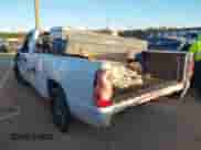 2004 Chevrolet Silverado 1500 Work Truck z VIN 1GCEC14XX4Z288962, wystawiony jako IAAI lot #41030729 z przebiegiem 320 541 mil mil oraz . Historia ofert i sprzedaży dostępna na DreamBid. Obrazek 3.