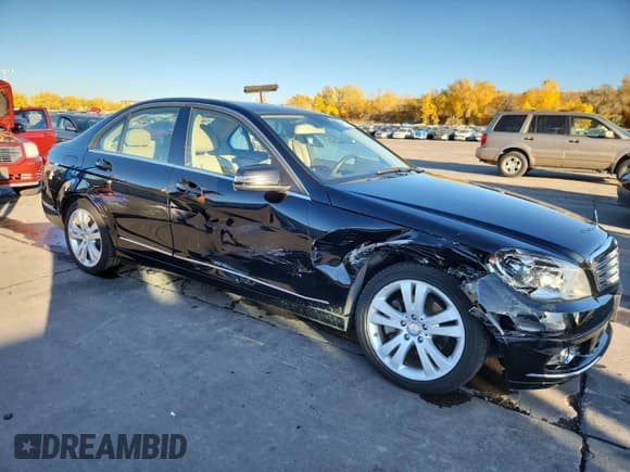 ✅ 2011 Mercedes-Benz C 300 Sport • VIN: WDDGF8BB7BR146166 • Лот: 90242515. Опубликован ранее на Copart с пробегом 83 234 миль. Бесплатный доступ к архиву аукционных продаж из США и подробный отчёт об истории автомобиля на DreamBid. Изображение 4.