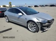 ✅ 2018 Tesla Model 3 Long Range Battery • VIN: 5YJ3E1EB4JF069307 • Лот: 55079415. Опубликован ранее на Copart с пробегом 96 899 миль. Бесплатный доступ к архиву аукционных продаж из США и подробный отчёт об истории автомобиля на DreamBid. Изображение 4.