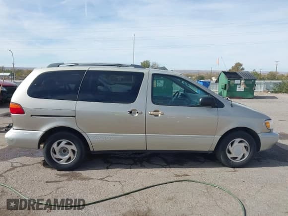 ✅ 2000 Toyota Sienna LE • VIN: 4T3ZF13C2YU206090 • Lot: 43654135. Listed on IAAI with 262,195 mi. Free auction sales archive from the USA and detailed vehicle history report at DreamBid. Image 13.