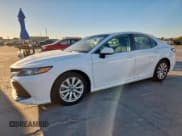 ✅ 2020 Toyota Camry LE • VIN: 4T1C11AK8LU305724 • Lot: 90909495. Wystawiony na Copart z przebiegiem 184 767 mil. Bezpłatny archiwum sprzedaży aukcyjnych z USA i szczegółowy raport historii pojazdu na DreamBid. Zdjęcie 1.