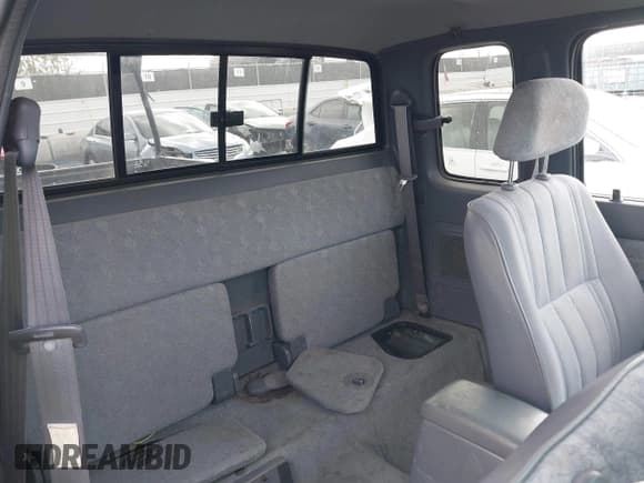 ✅ 2000 Toyota Tacoma PreRunner • VIN: 4TASN92N5YZ605190 • Lot: 43759017. Listed on IAAI with 139,973 mi. Free auction sales archive from the USA and detailed vehicle history report at DreamBid. Image 8.