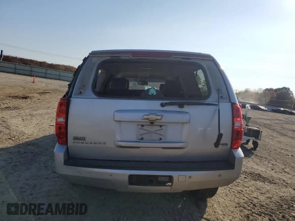 ✅ 2011 Chevrolet Suburban LS • VIN: 1GNSKHE30BR354739 • Lot: 93123655. Listed on Copart with 385,991 mi. Free auction sales archive from the USA and detailed vehicle history report at DreamBid. Image 6.