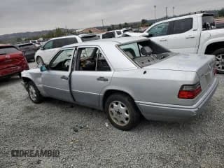 ✅ 1995 Mercedes-Benz E 320 • VIN: WDBEB31E6SC070193 • Lot: 81733495. Wystawiony na Copart z przebiegiem 242 514 mil. Bezpłatny archiwum sprzedaży aukcyjnych z USA i szczegółowy raport historii pojazdu na DreamBid. Zdjęcie 2.