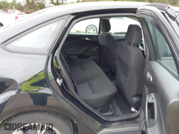 ✅ 2018 Ford Focus SE • VIN: 1FADP3F26JL311445 • Lot: 43339829. Listed on IAAI with 29,858 mi. Free auction sales archive from the USA and detailed vehicle history report at DreamBid. Image 8.