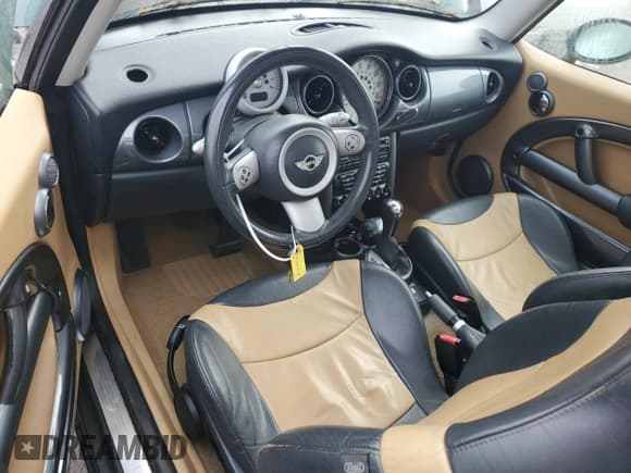 ✅ 2004 MINI Hardtop • VIN: WMWRC33414TJ59836 • Лот: 87278665. Опубликован ранее на Copart с пробегом 124 365 миль. Бесплатный доступ к архиву аукционных продаж из США и подробный отчёт об истории автомобиля на DreamBid. Изображение 8.